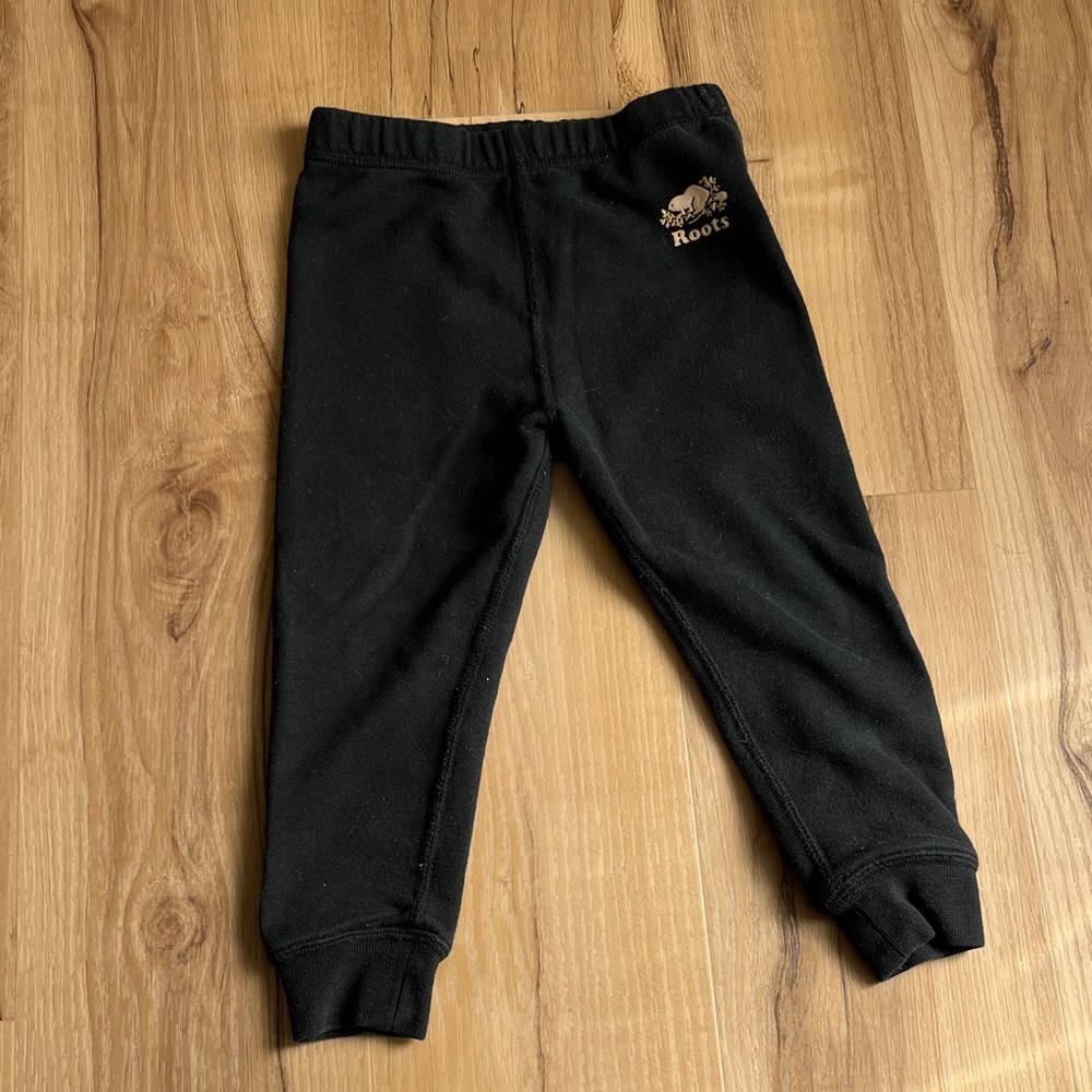 Roots Kids Black Sweatpants with Logo 🦫 18-24 months 🤍